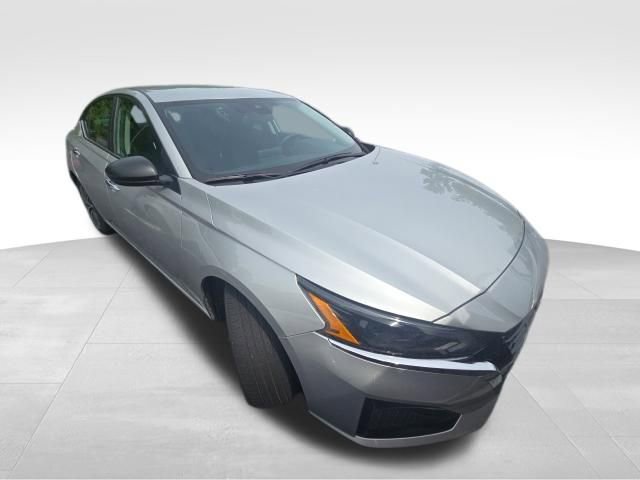 Used 2025 Nissan Altima 2.5 SV FWD image 7