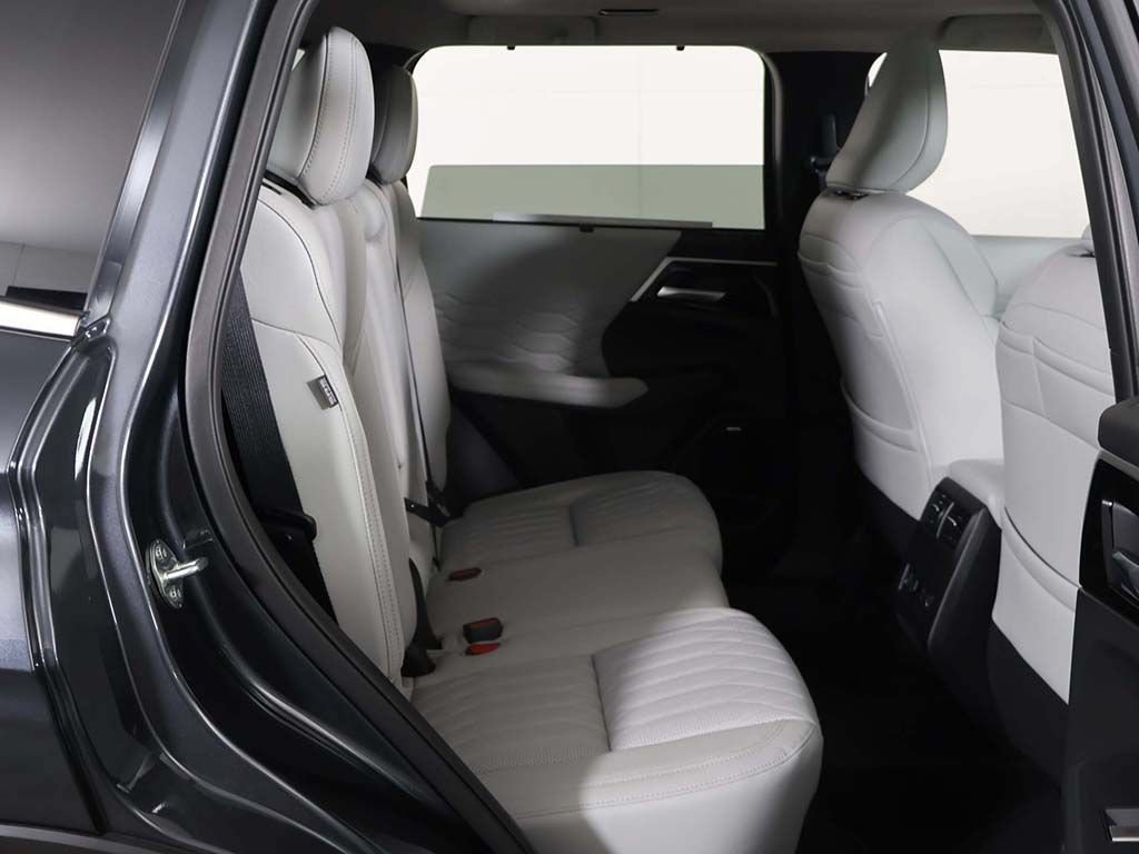 New 2026 Mitsubishi Outlander SEL AWD/4WD image 37