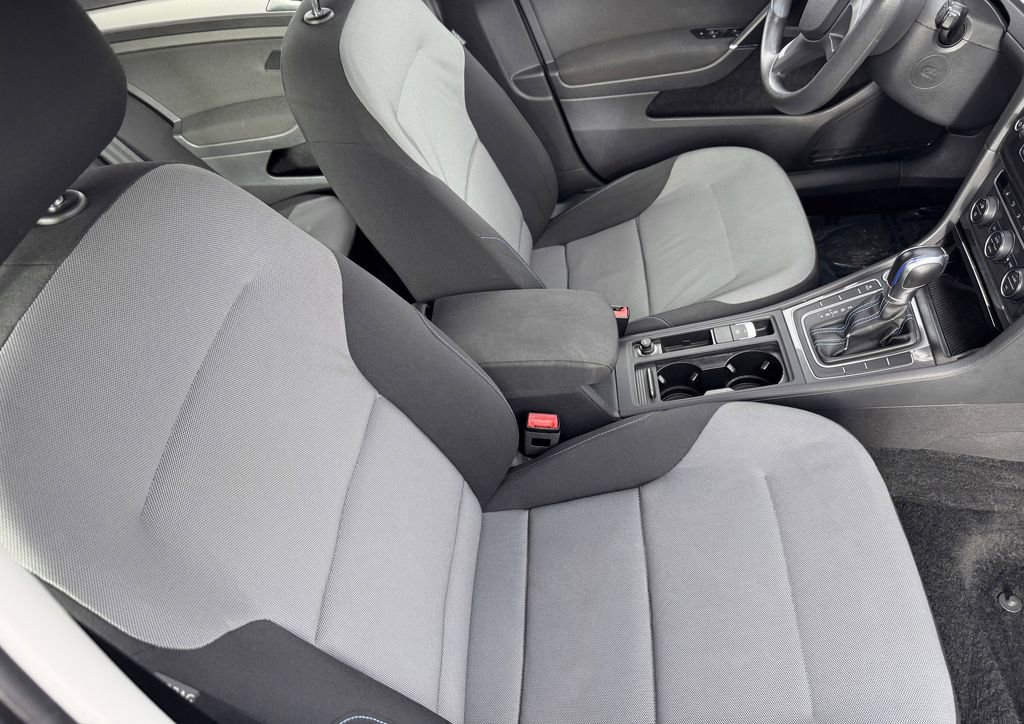 Used 2016 Volkswagen e-Golf SE image 26