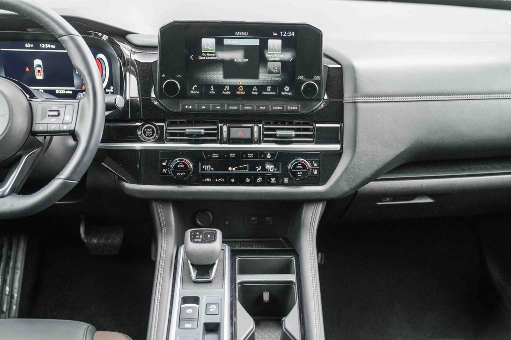 Used 2024 Nissan Pathfinder Platinum image 12