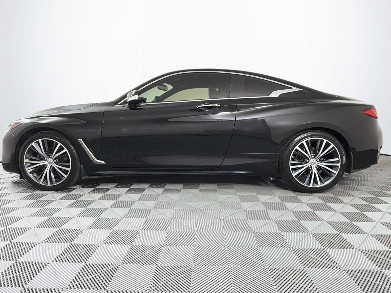 Used 2017 INFINITI Q60 3.0t AWD/4WD image 7