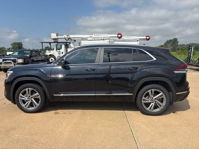 Used 2024 Volkswagen Atlas Cross Sport SEL R-Line AWD/4WD image 6
