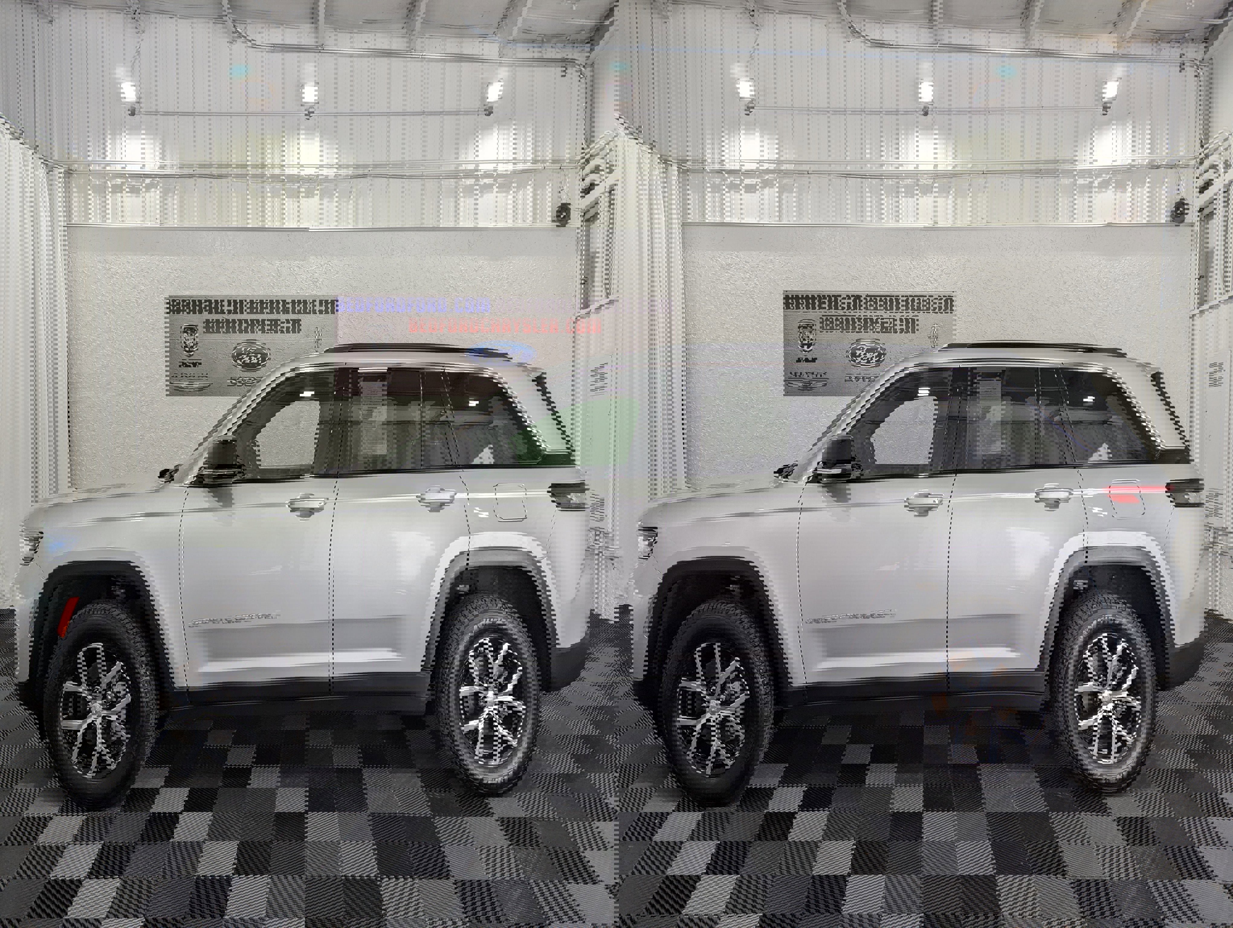 Used 2024 Jeep Grand Cherokee Limited image 2