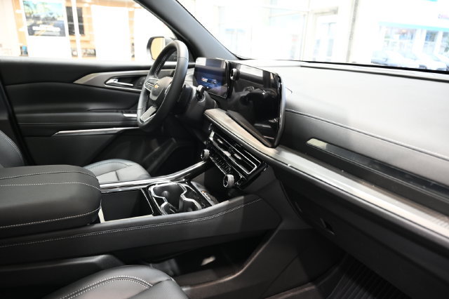 New 2027 Chevrolet Traverse LT w/ LPO, Floor Liner Package FWD image 14
