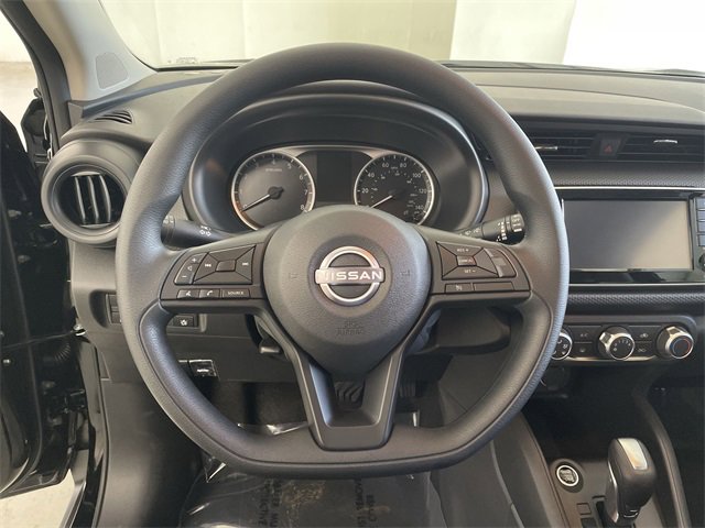 Certified 2025 Nissan Kicks Play S image 28