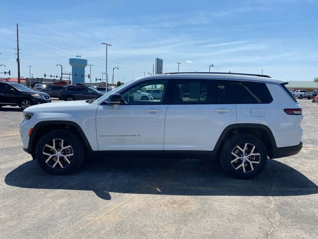 Used 2023 Jeep Grand Cherokee L Limited AWD/4WD image 2