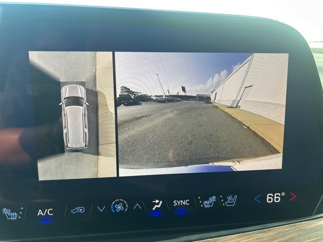 New 2025 Chevrolet Suburban Premier image 22