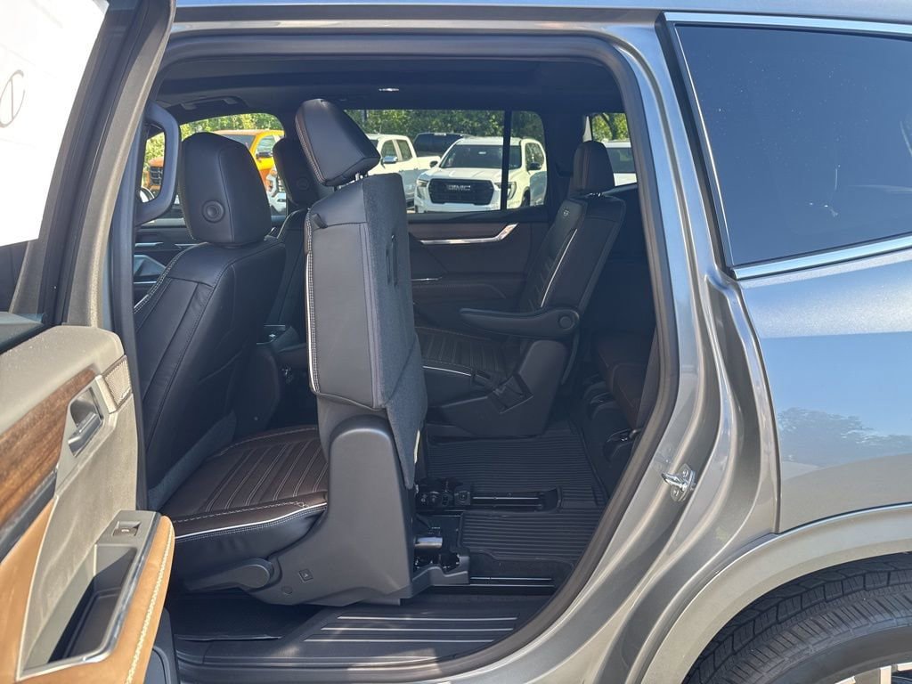 New 2026 GMC Acadia Denali Ultimate w/ LPO, Floor Liner Package AWD/4WD image 56
