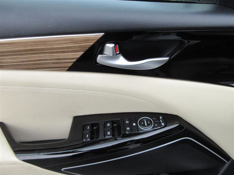 Used 2019 Kia Cadenza Premium image 10