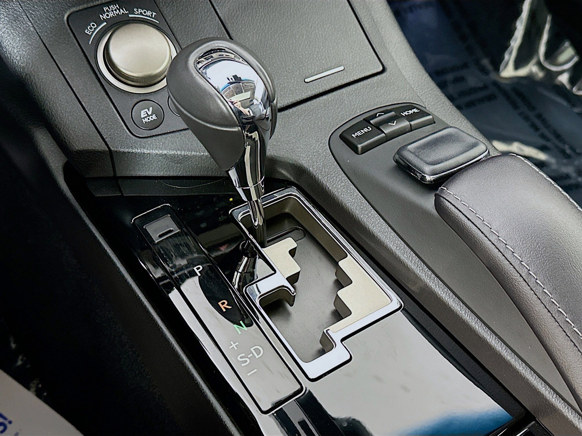 Used 2015 Lexus ES 300h w/ Navigation System Package FWD image 17