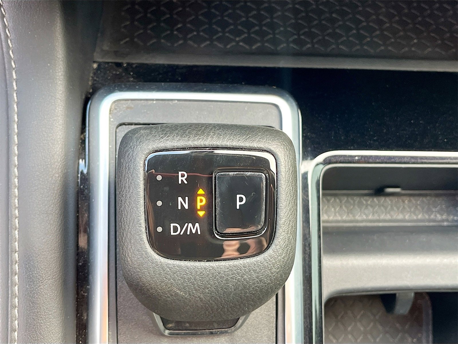 Used 2022 Nissan Pathfinder SV w/ SV Premium Package image 16