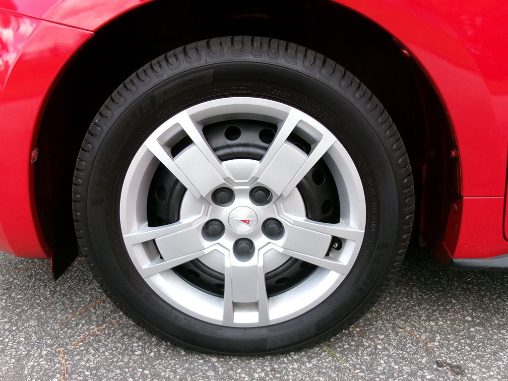 Used 2009 Pontiac Vibe w/ Preferred Package FWD image 37