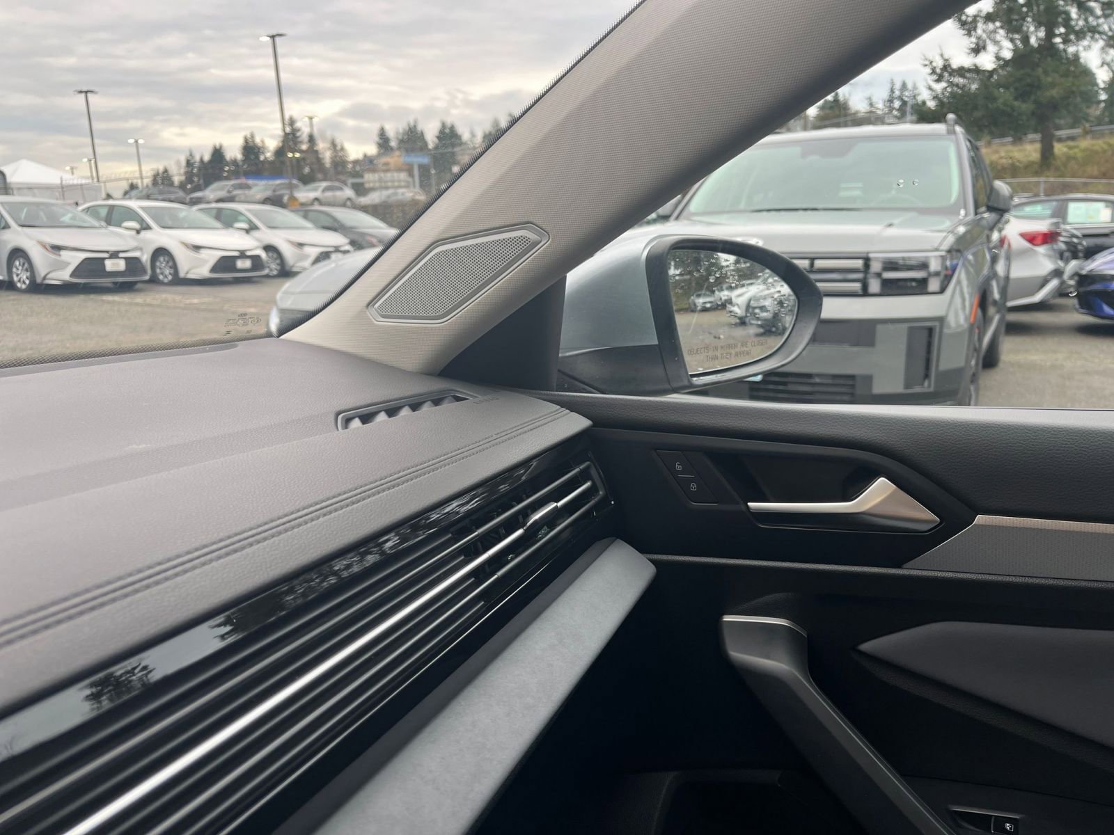 Used 2025 Volkswagen Jetta SE image 38