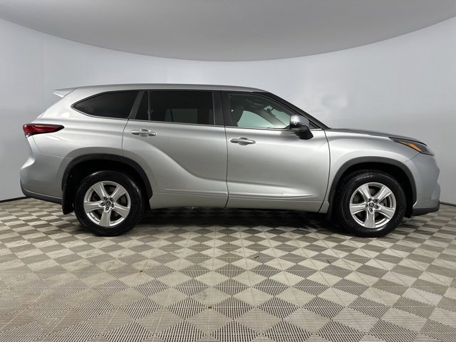 Used 2023 Toyota Highlander LE image 8