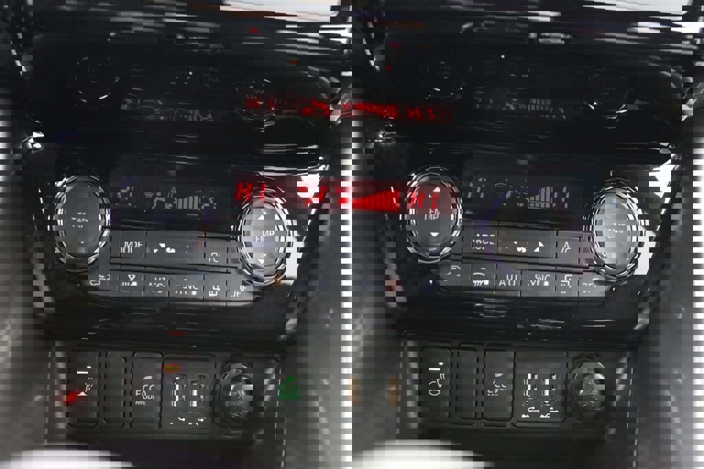 New 2025 Mitsubishi Eclipse Cross Black Edition image 15