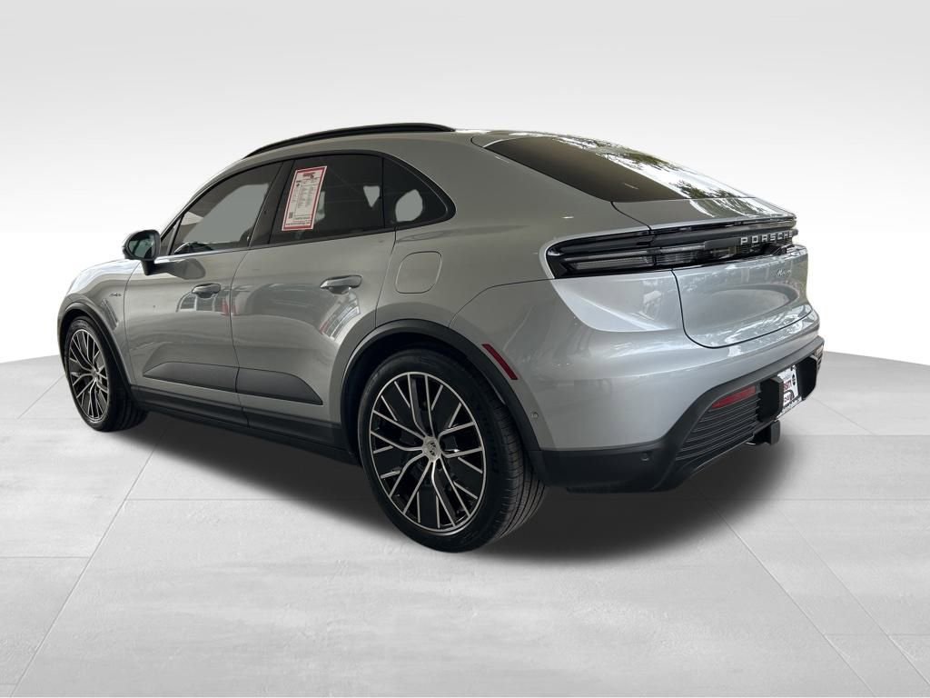 Used 2025 Porsche Macan Electric image 4