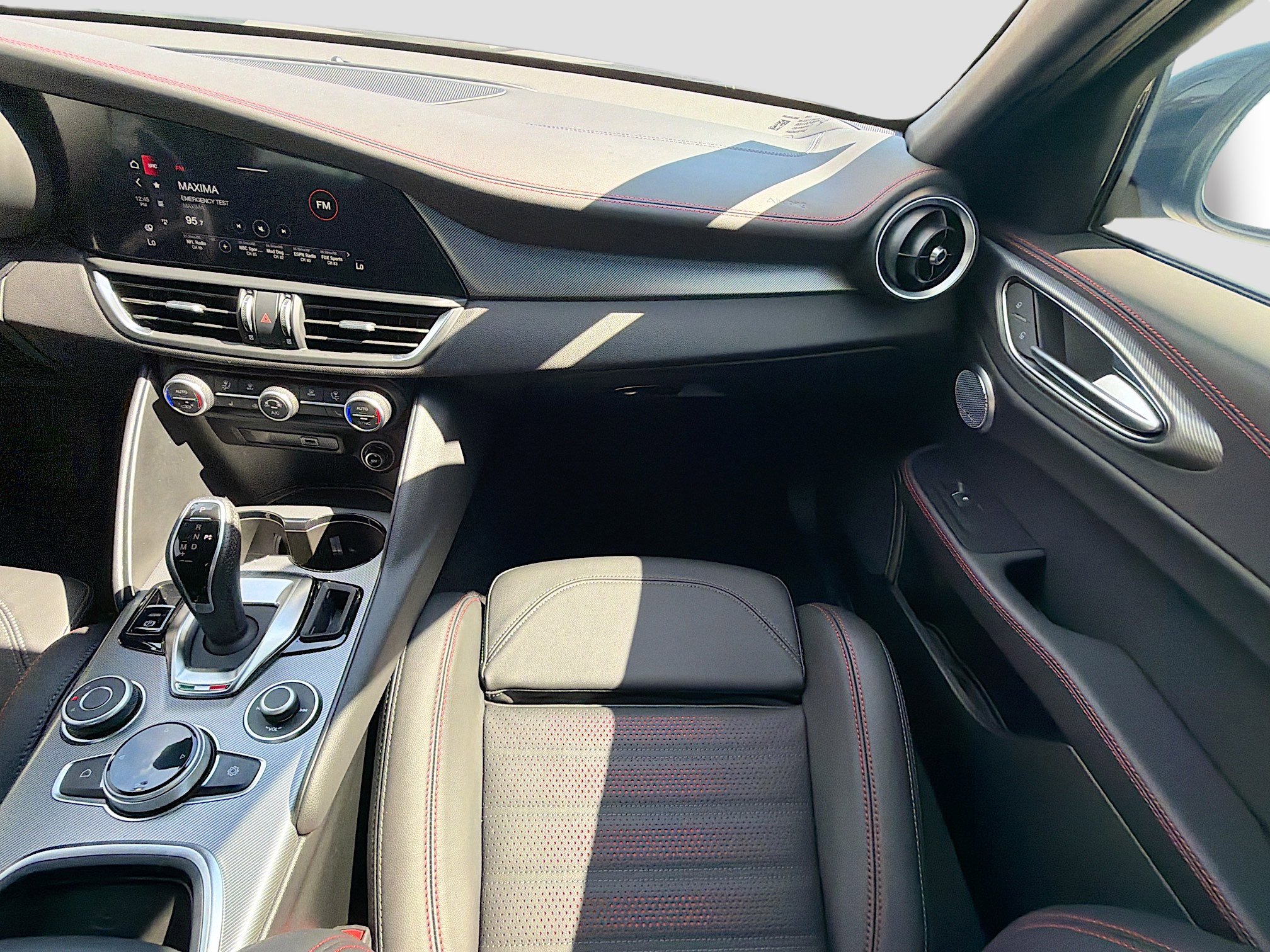 Used 2025 Alfa Romeo Giulia AWD w/ Driving Assist Package image 17