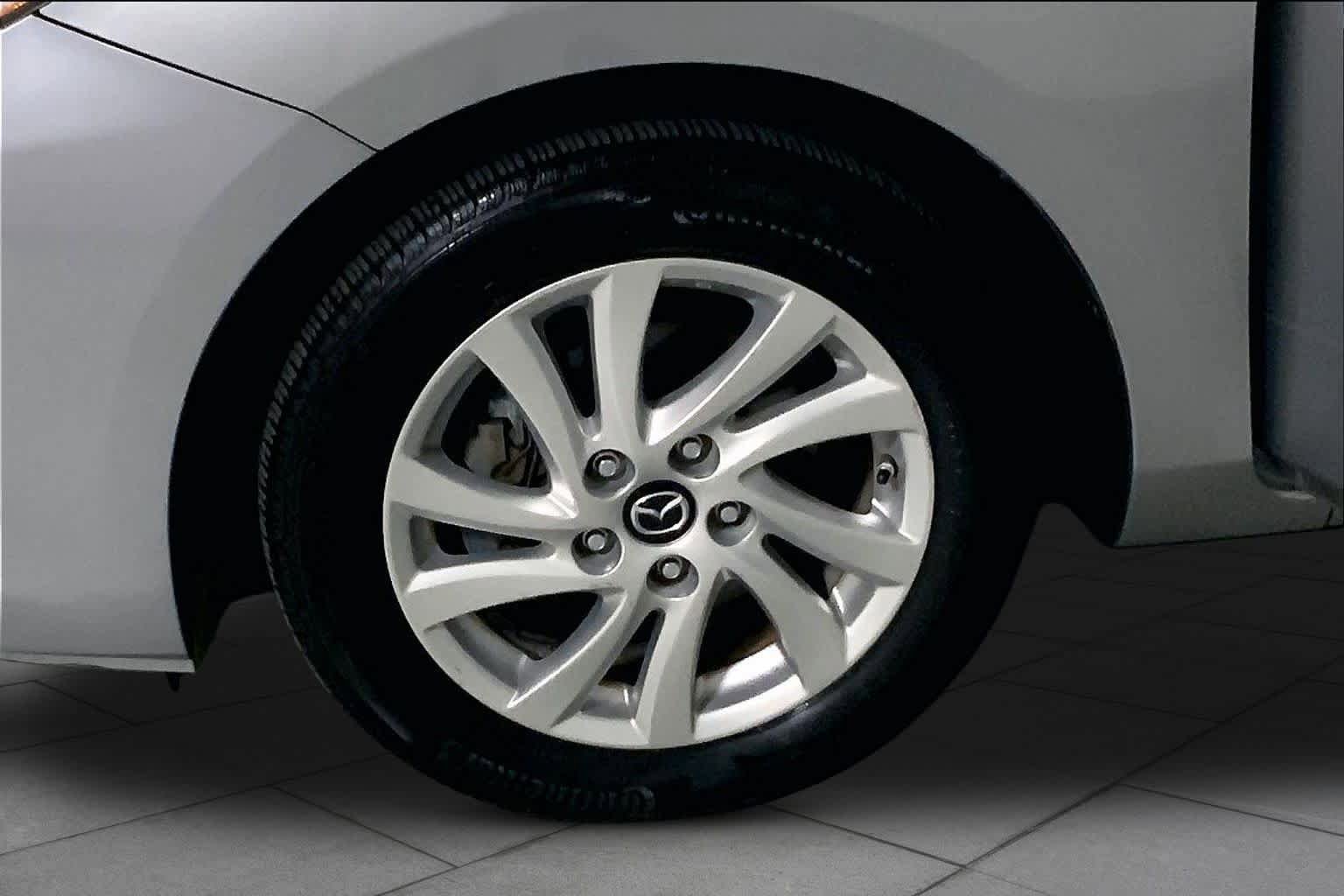 Used 2013 MAZDA MAZDA3 i Touring FWD image 10