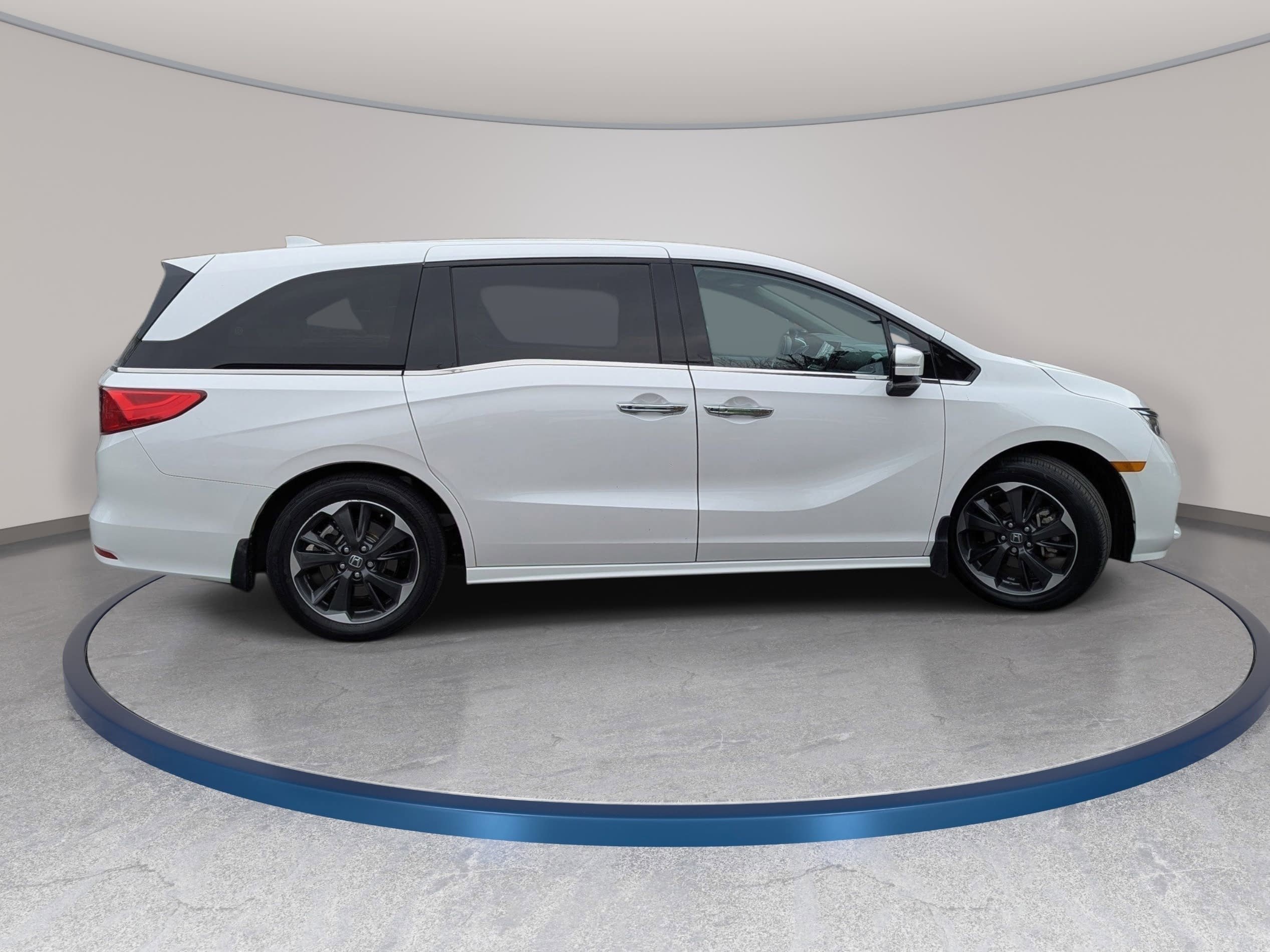 Used 2024 Honda Odyssey Elite image 4