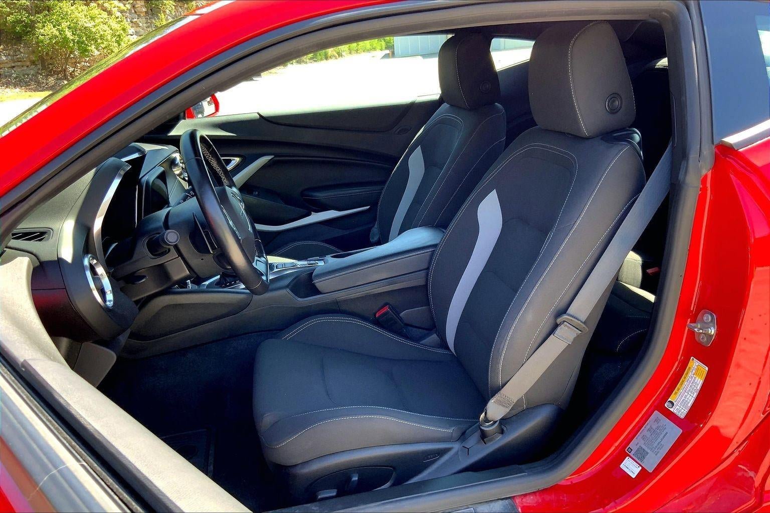 Used 2018 Chevrolet Camaro LT w/ Technology Package RWD image 20