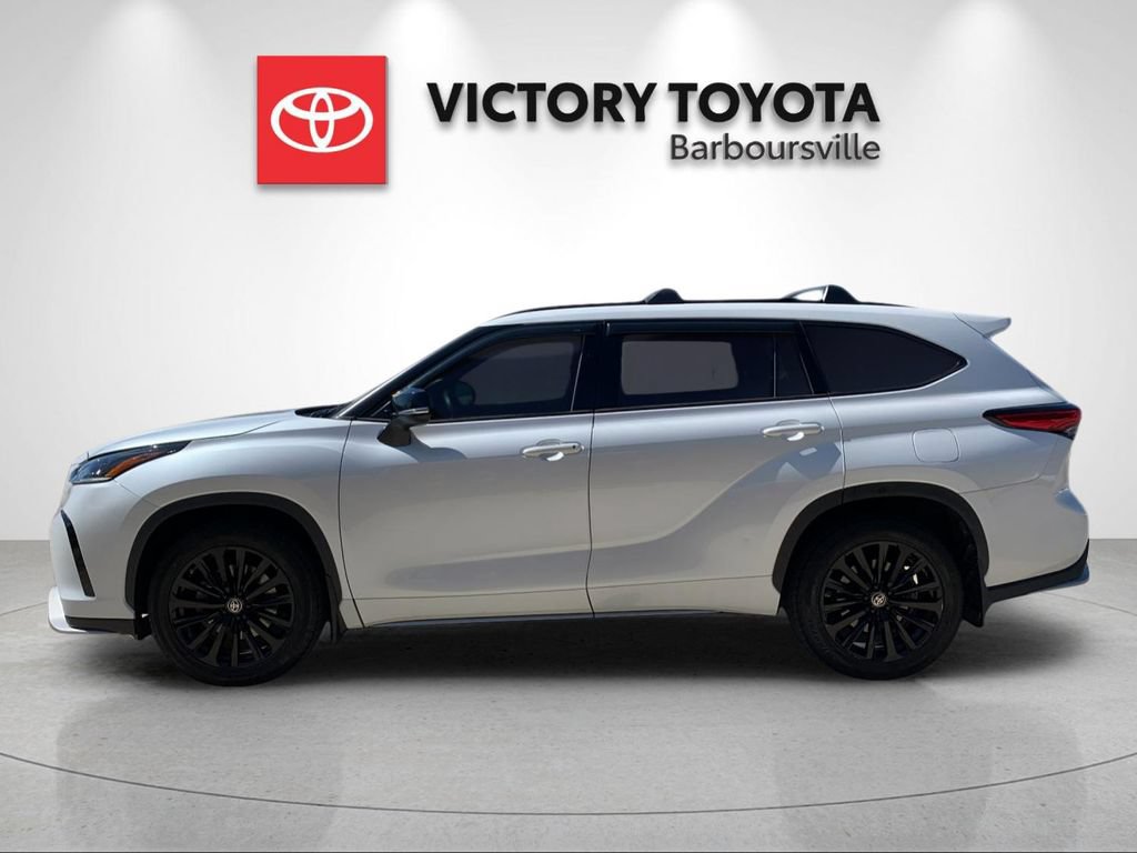 Used 2023 Toyota Highlander XSE AWD/4WD image 2