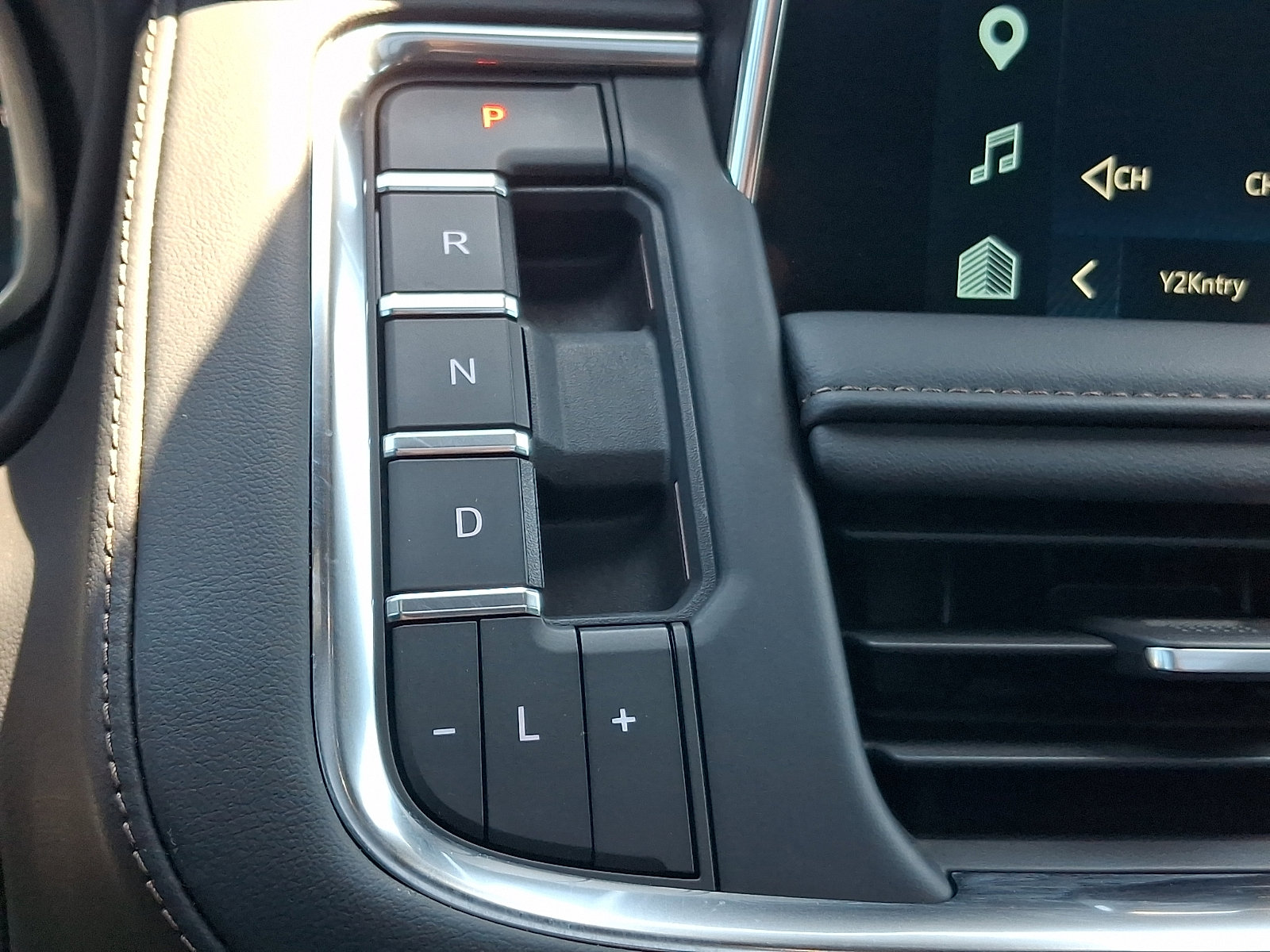 Used 2023 Chevrolet Tahoe High Country AWD/4WD image 14
