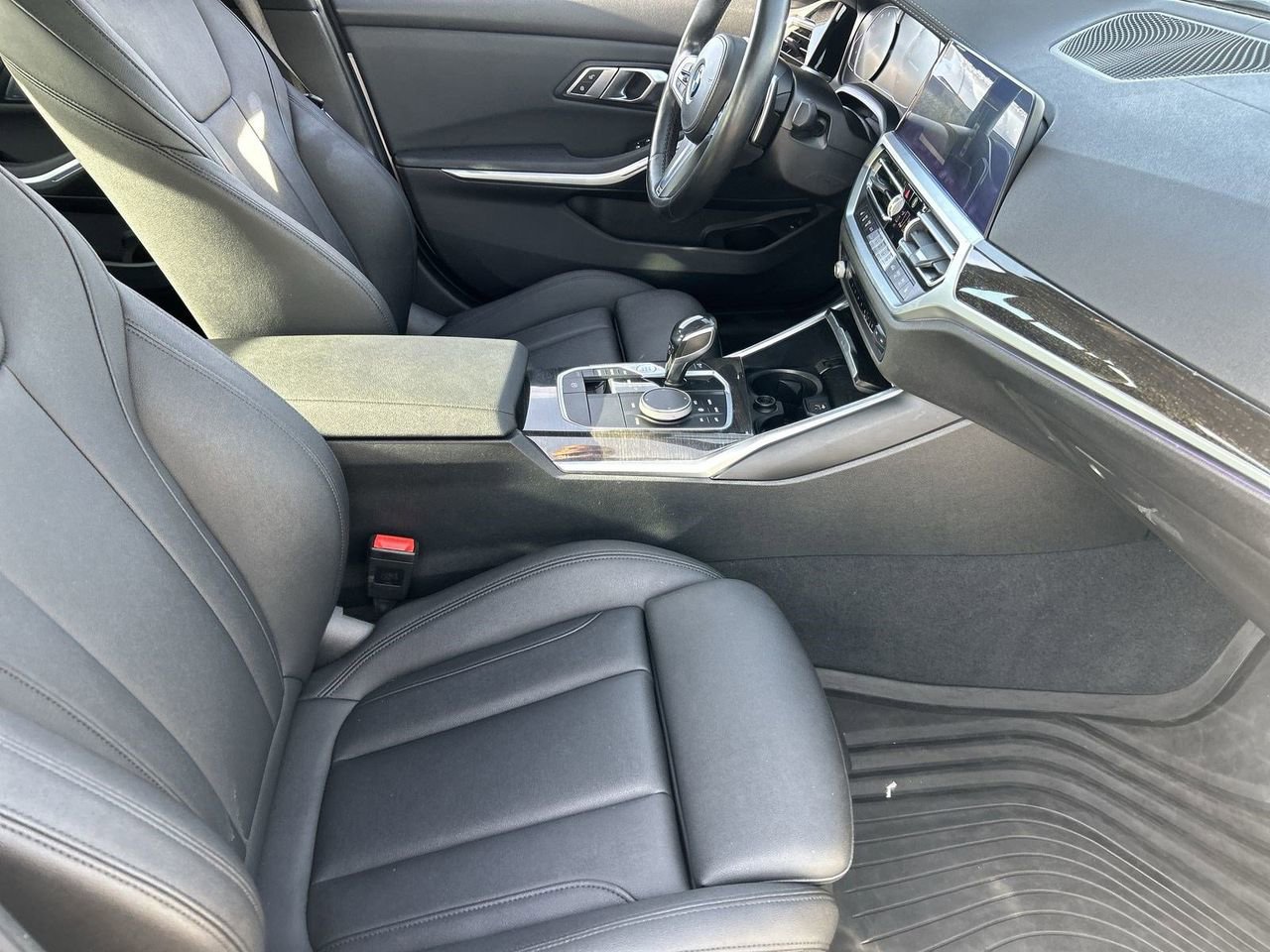 Used 2021 BMW 330i Sedan w/ M Sport Package RWD image 9
