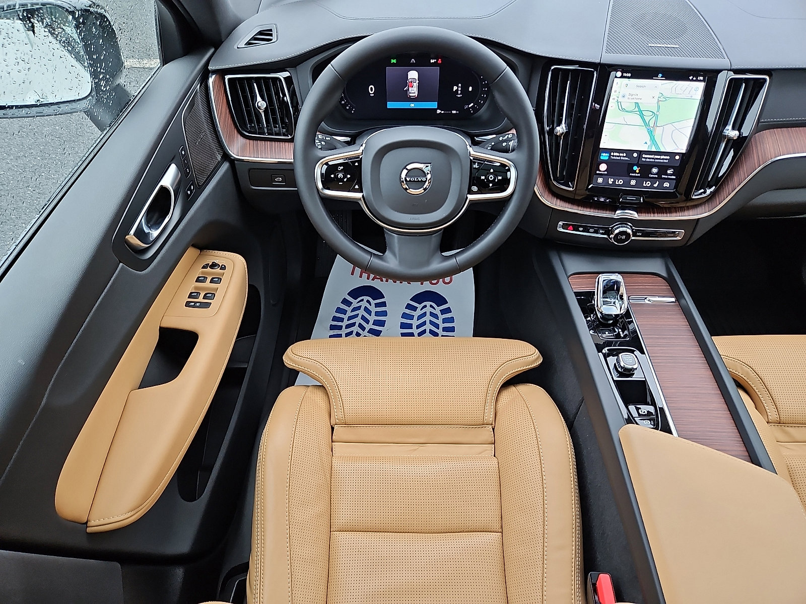 Certified 2024 Volvo XC60 B5 Ultimate w/ Climate Package image 11