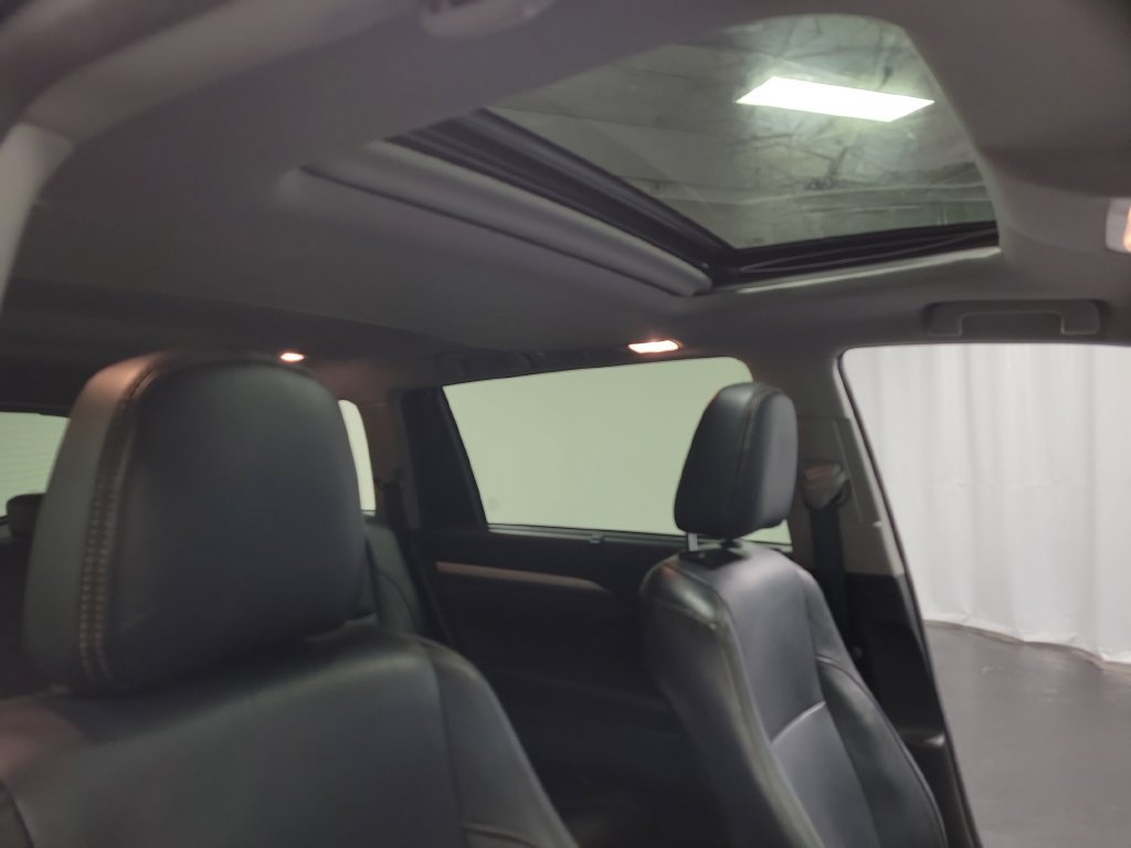 Used 2017 Toyota Highlander XLE AWD/4WD image 36