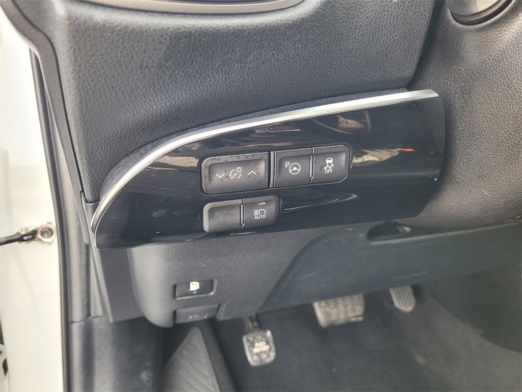 Used 2018 Toyota Prius Four Touring w/ Appearance Package image 25