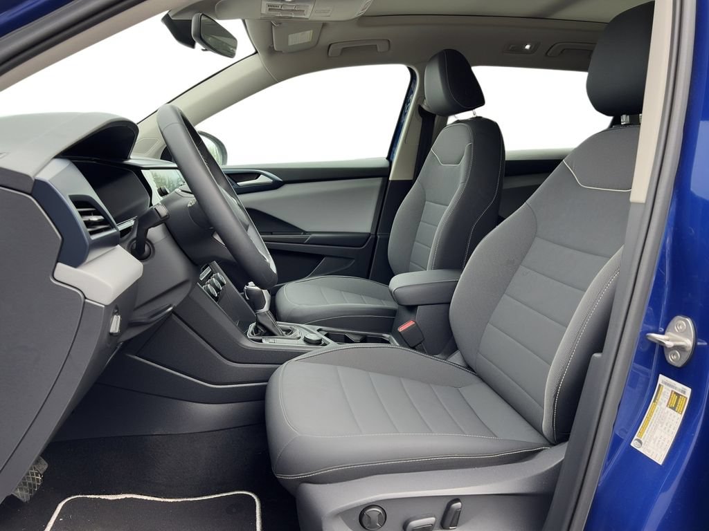 Used 2023 Volkswagen Taos SE w/ Panoramic Sunroof Package AWD/4WD image 6