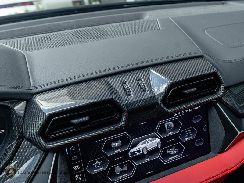Used 2026 Lamborghini Urus SE AWD/4WD image 9