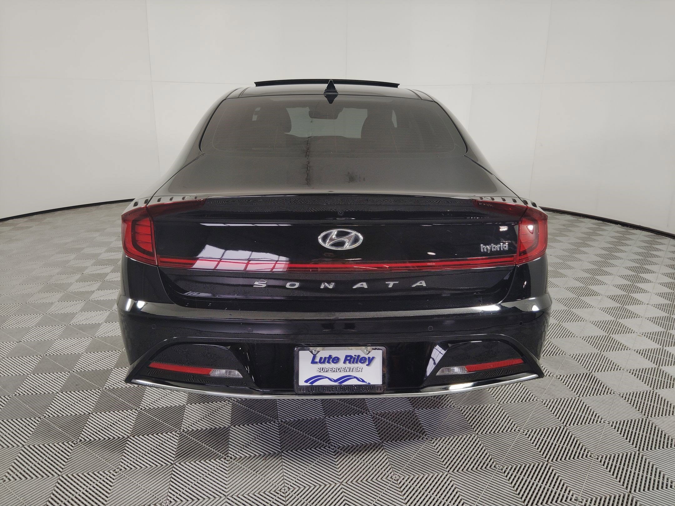 Used 2023 Hyundai Sonata Limited w/ Cargo Package image 10