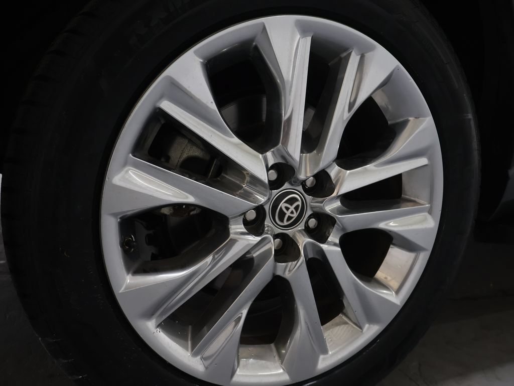 Used 2024 Toyota Highlander Limited FWD image 35