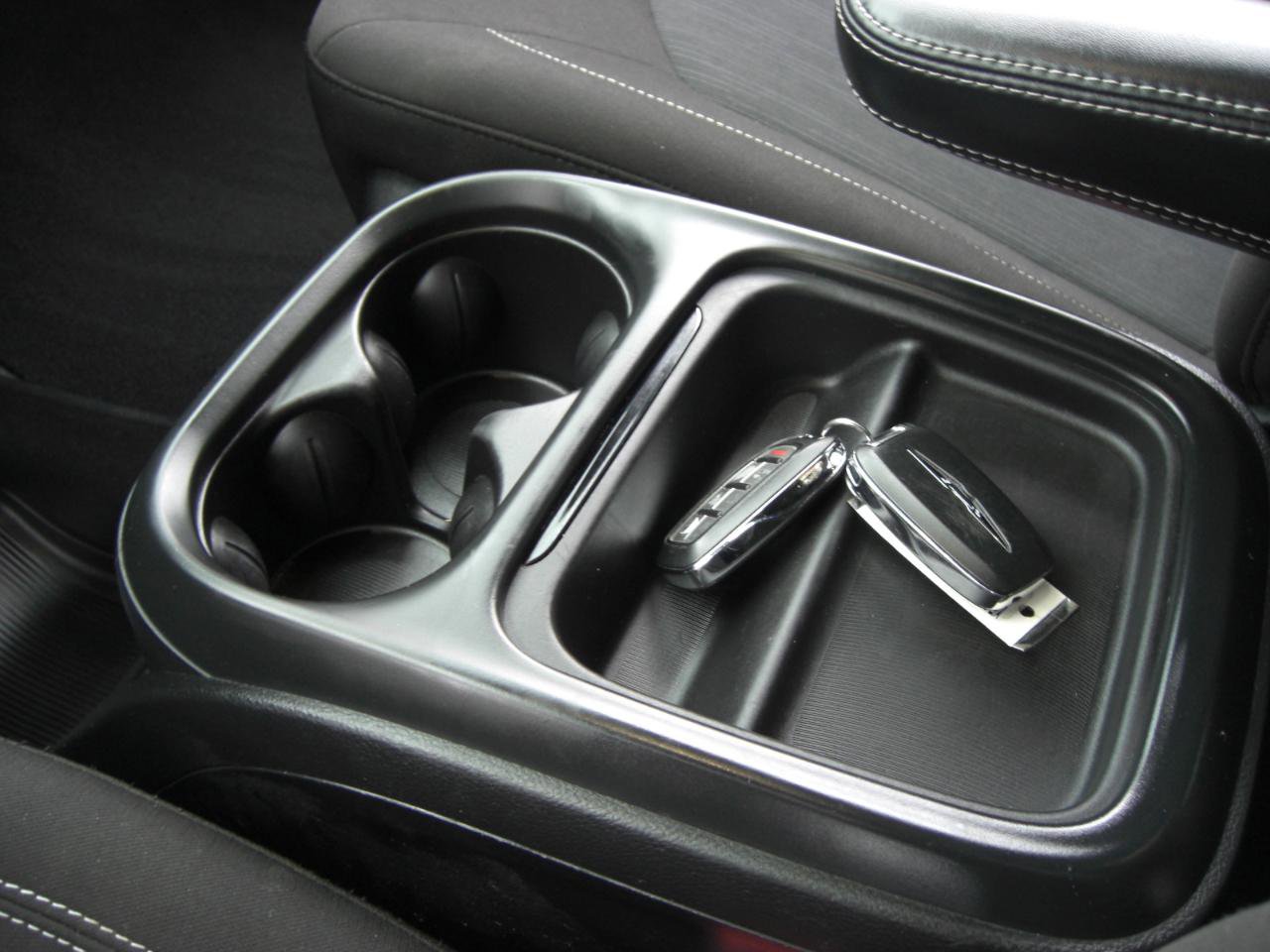 Used 2021 Chrysler Pacifica Touring w/ S Appearance Package image 9