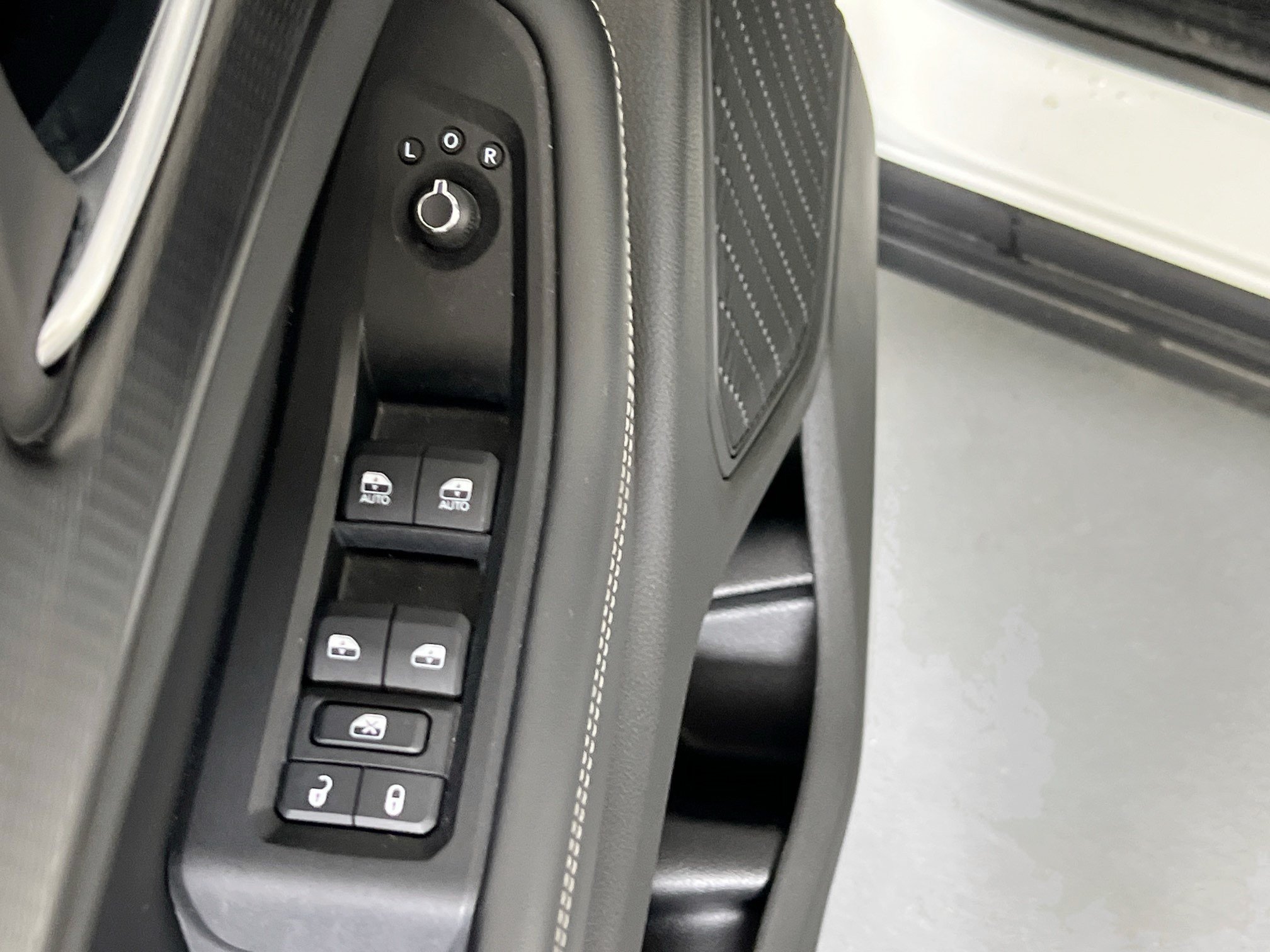 Used 2023 Jeep Grand Cherokee Altitude AWD/4WD image 17