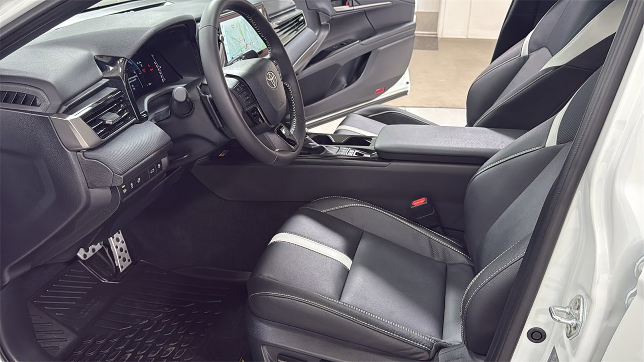 Used 2026 Toyota Camry SE w/ Multimedia Upgrade Package image 12