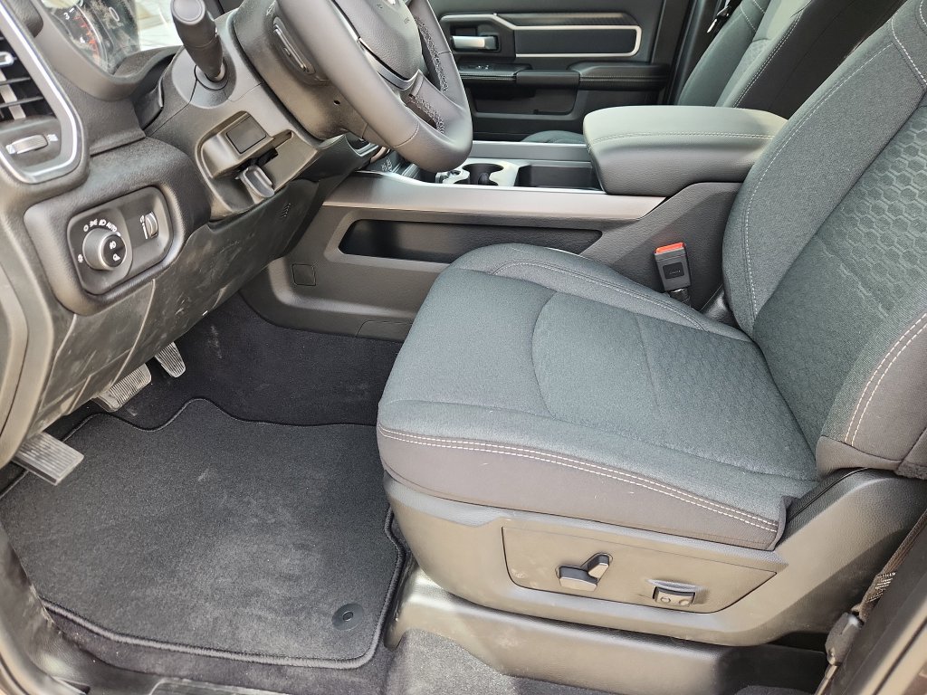 New 2026 RAM 2500 Big Horn AWD/4WD image 7