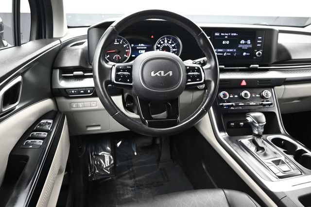 Used 2022 Kia Carnival LX FWD image 14