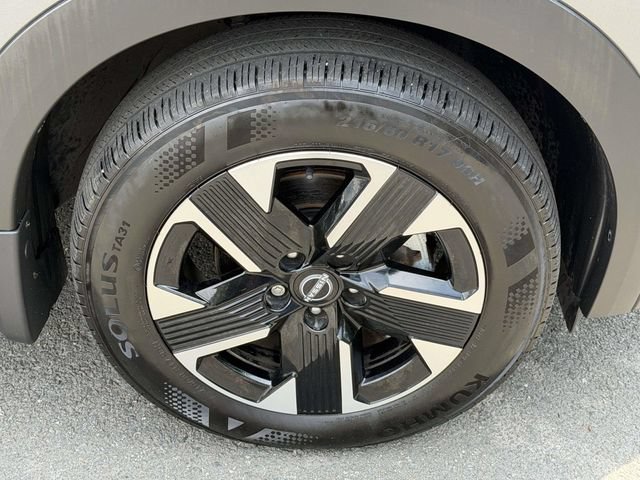 Used 2025 Nissan Kicks SV w/ Illumination Package AWD/4WD image 9