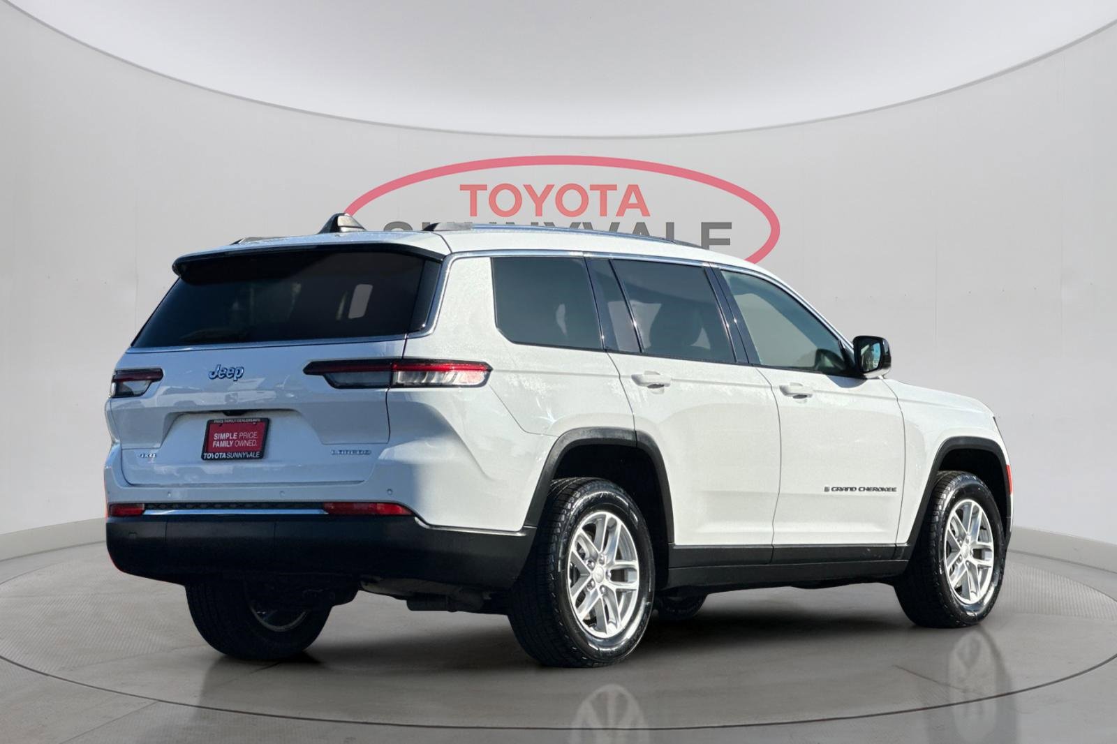 Used 2023 Jeep Grand Cherokee L Laredo video 3