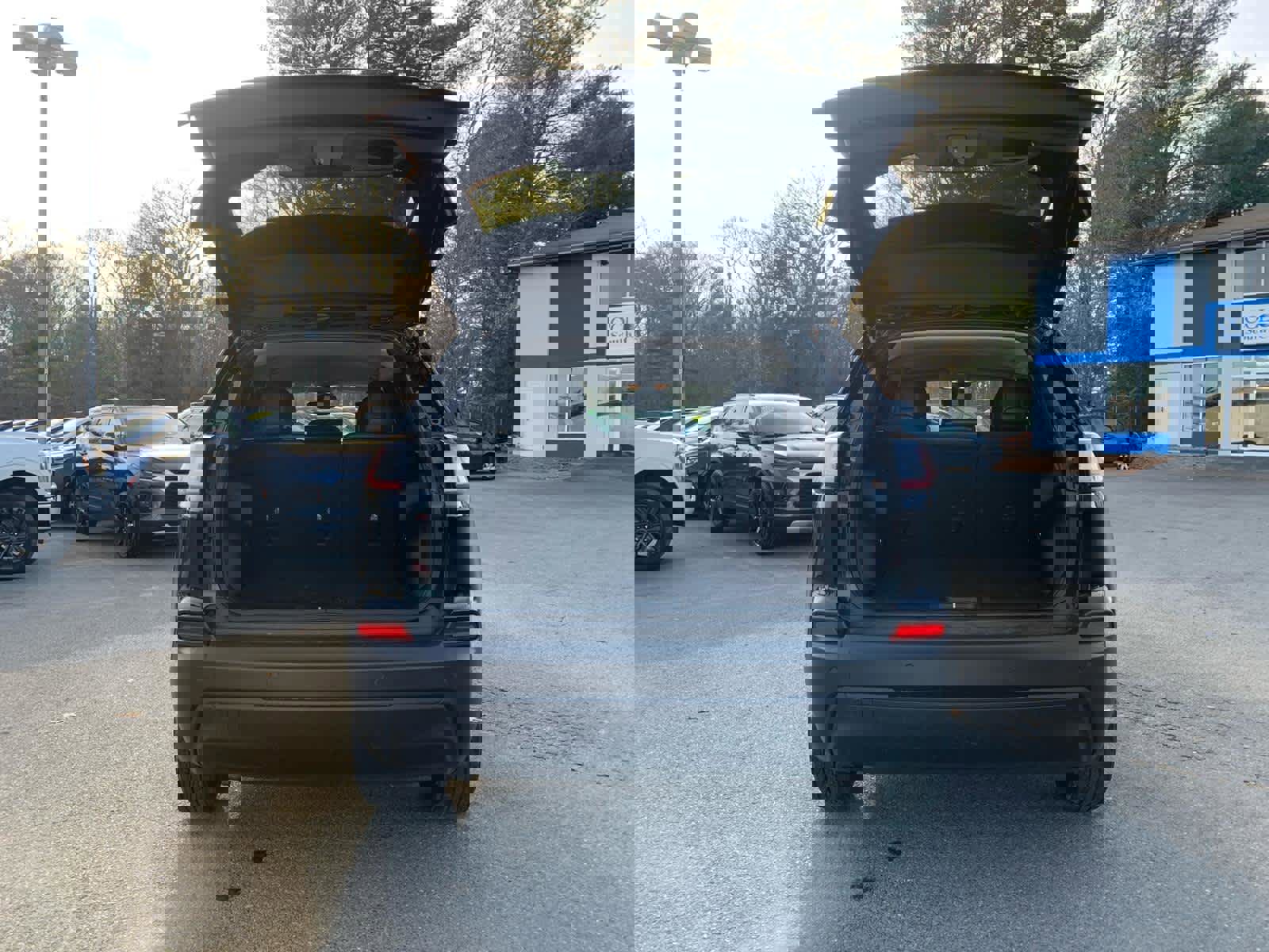 Used 2023 Jeep Cherokee Altitude Lux image 38