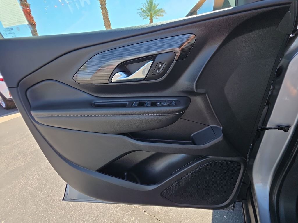 Used 2024 GMC Terrain SLE image 23