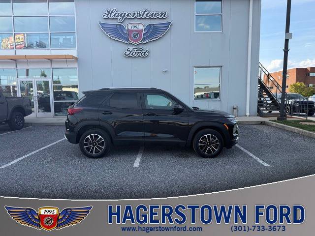 Used 2025 Chevrolet TrailBlazer LT AWD/4WD image 1