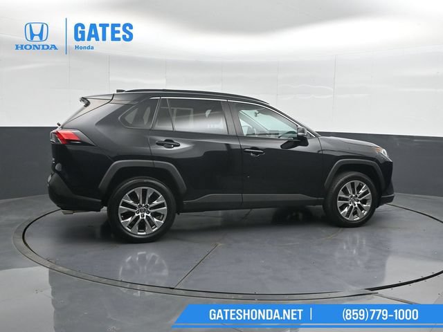 Used 2019 Toyota RAV4 XLE Premium w/ Cold Weather Package AWD/4WD image 3