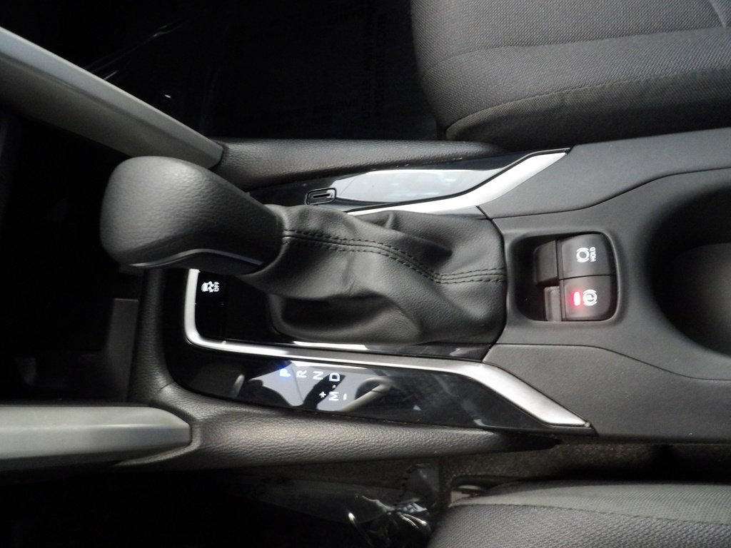 Used 2025 Toyota Corolla Cross LE image 31