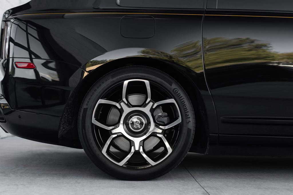 Used 2023 Rolls-Royce Cullinan Black Badge w/ Leather Finishing Pack AWD/4WD image 9