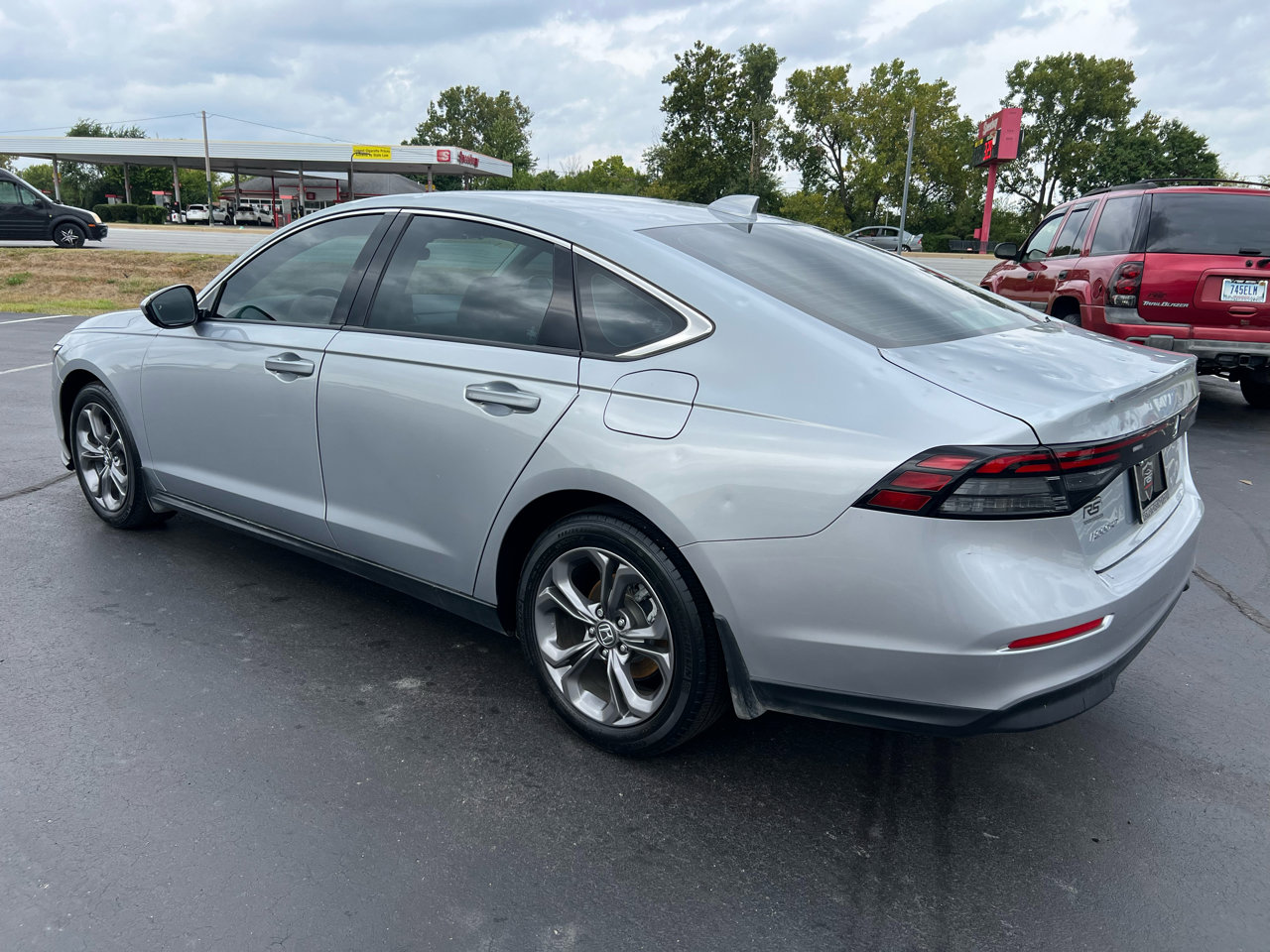 Used 2024 Honda Accord EX image 4