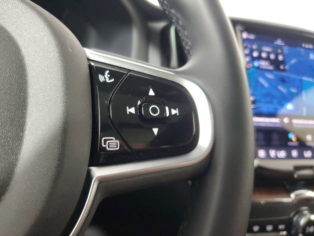 Certified 2025 Volvo XC60 B5 Plus image 28