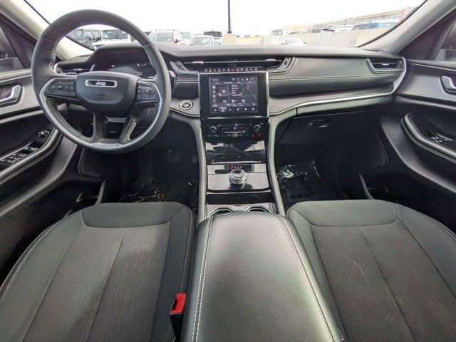 Used 2023 Jeep Grand Cherokee Laredo w/ Luxury Tech Group I AWD/4WD image 14